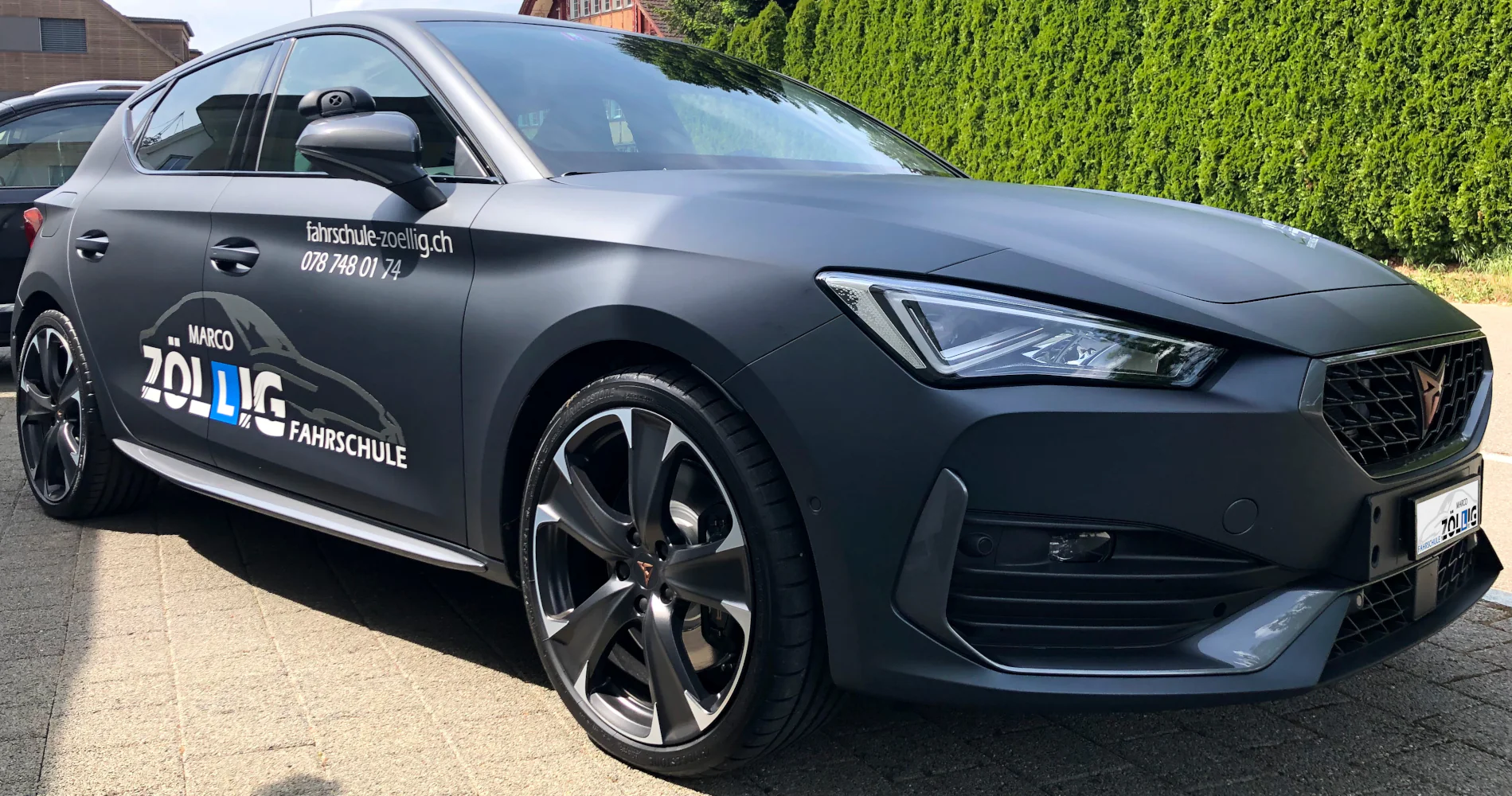 Auto der Fahrschule Marco Zöllig aus Wil, Zuzwil - moderner CUPRA Leon mit Automatikgetriebe für Fahrschüler Kat. B