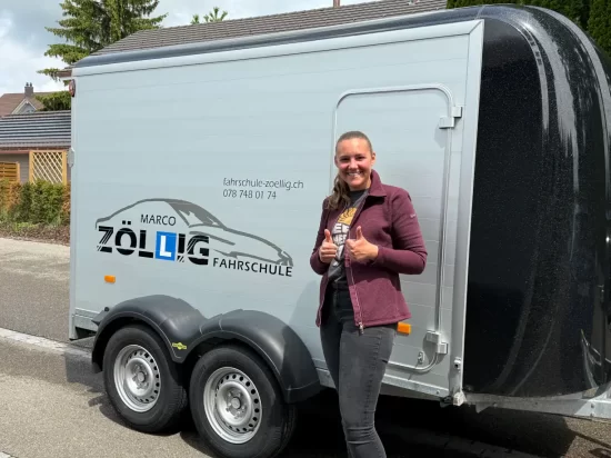 Erfolgreiche Anhängerprüfung mit Fahrschule Marco Zöllig in Sonnental