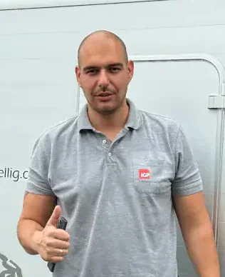 Fahrschüler Ivan nach bestandener Anhängerprüfung bei der Fahrschule Marco Zöllig